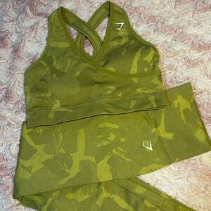 Medium Gymshark Set never worn tags removed